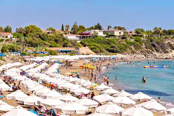 Coral Bay Beach - busy and colourful in the summer