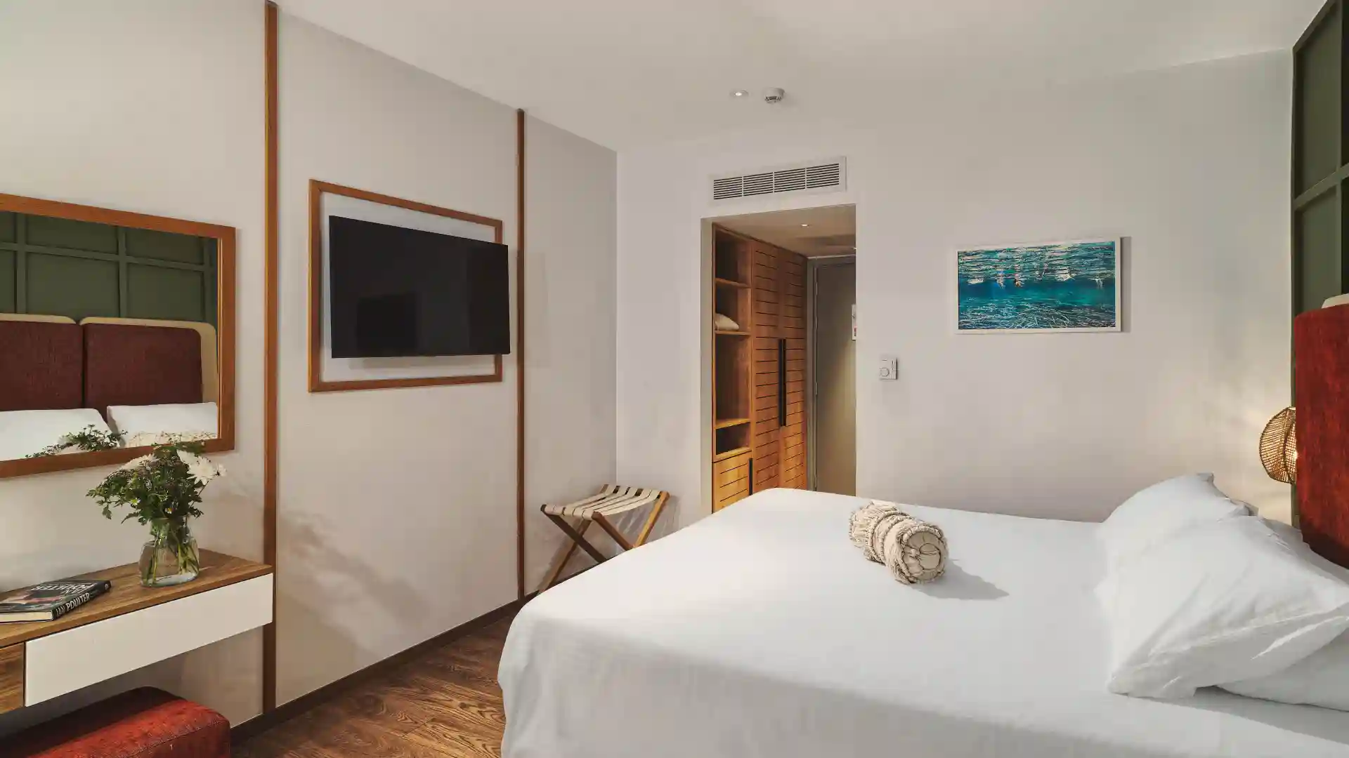 Leonardo Hotels & Resorts Mediterranean - deluxeRoomSeaViewWithExecutiveLoungeAccess_02