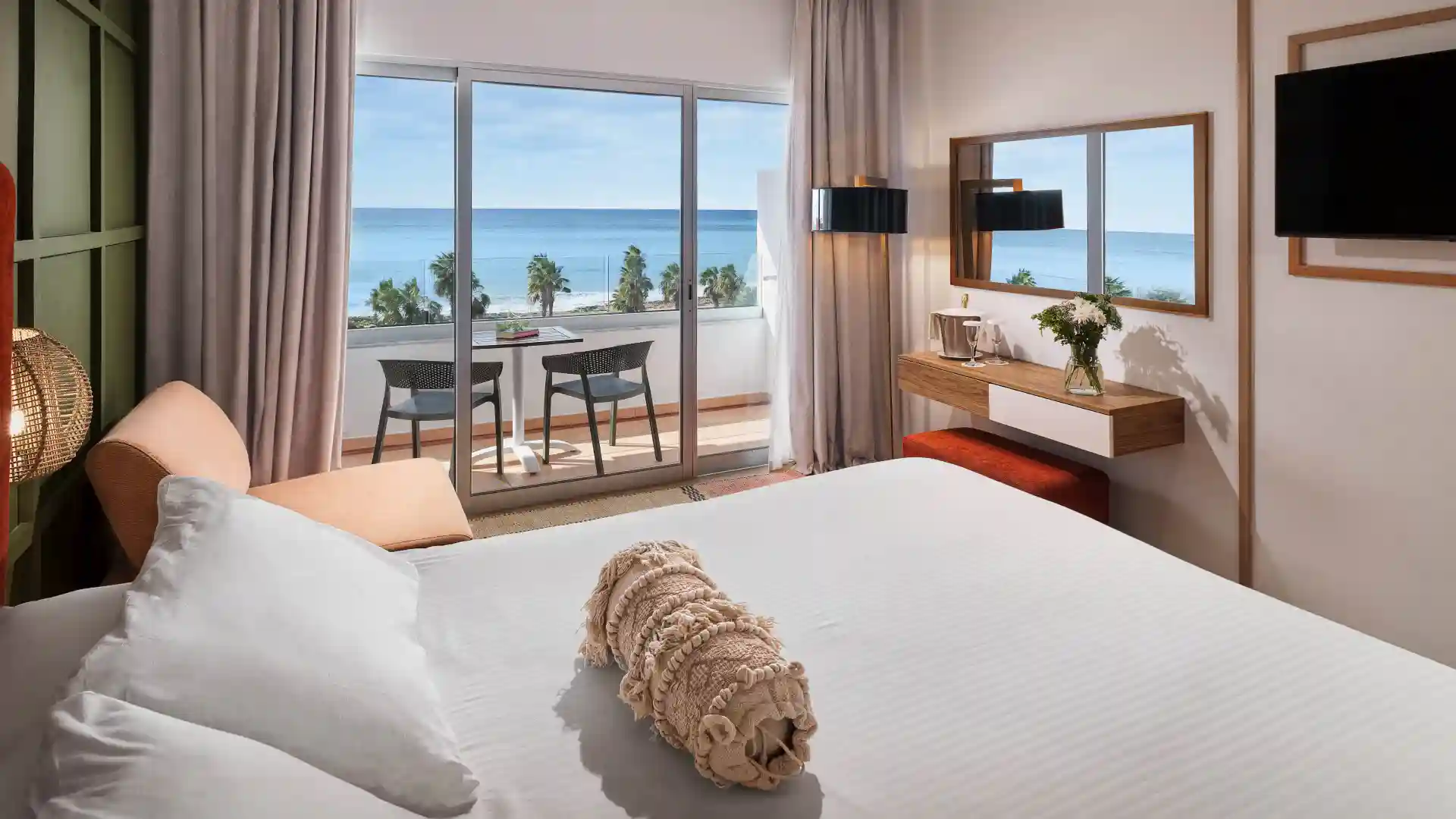 Leonardo Hotels & Resorts Mediterranean - deluxeRoomSeaViewWithExecutiveLoungeAccess_07
