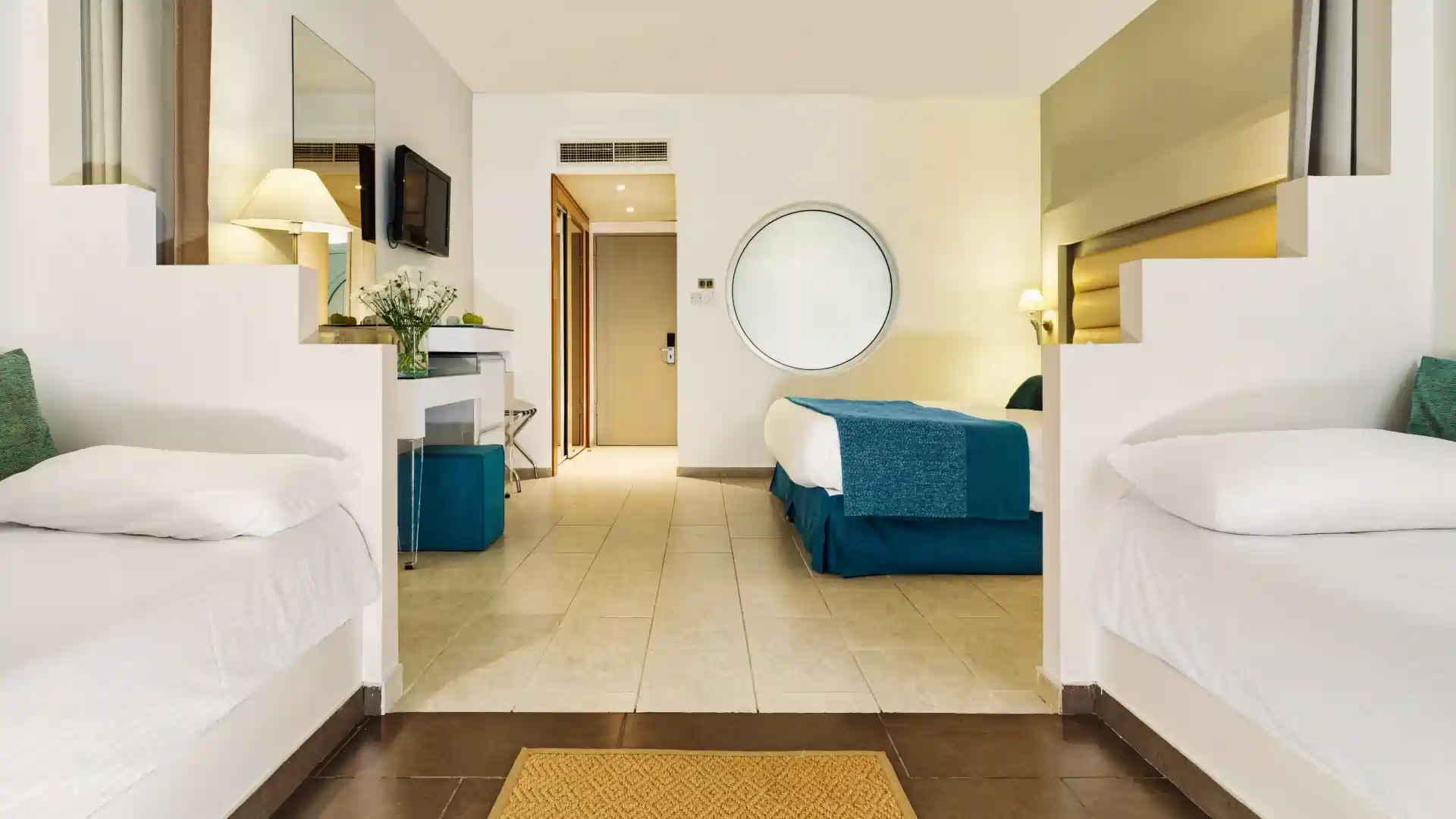 Leonardo Hotels & Resorts Mediterranean - familyRoomSideSeaView_01