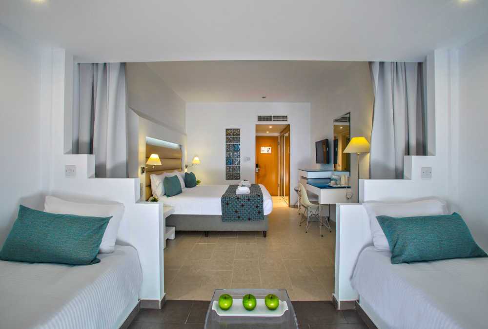 Leonardo Hotels & Resorts Mediterranean - swimUpFamilyRoomSeaView_01.jpg