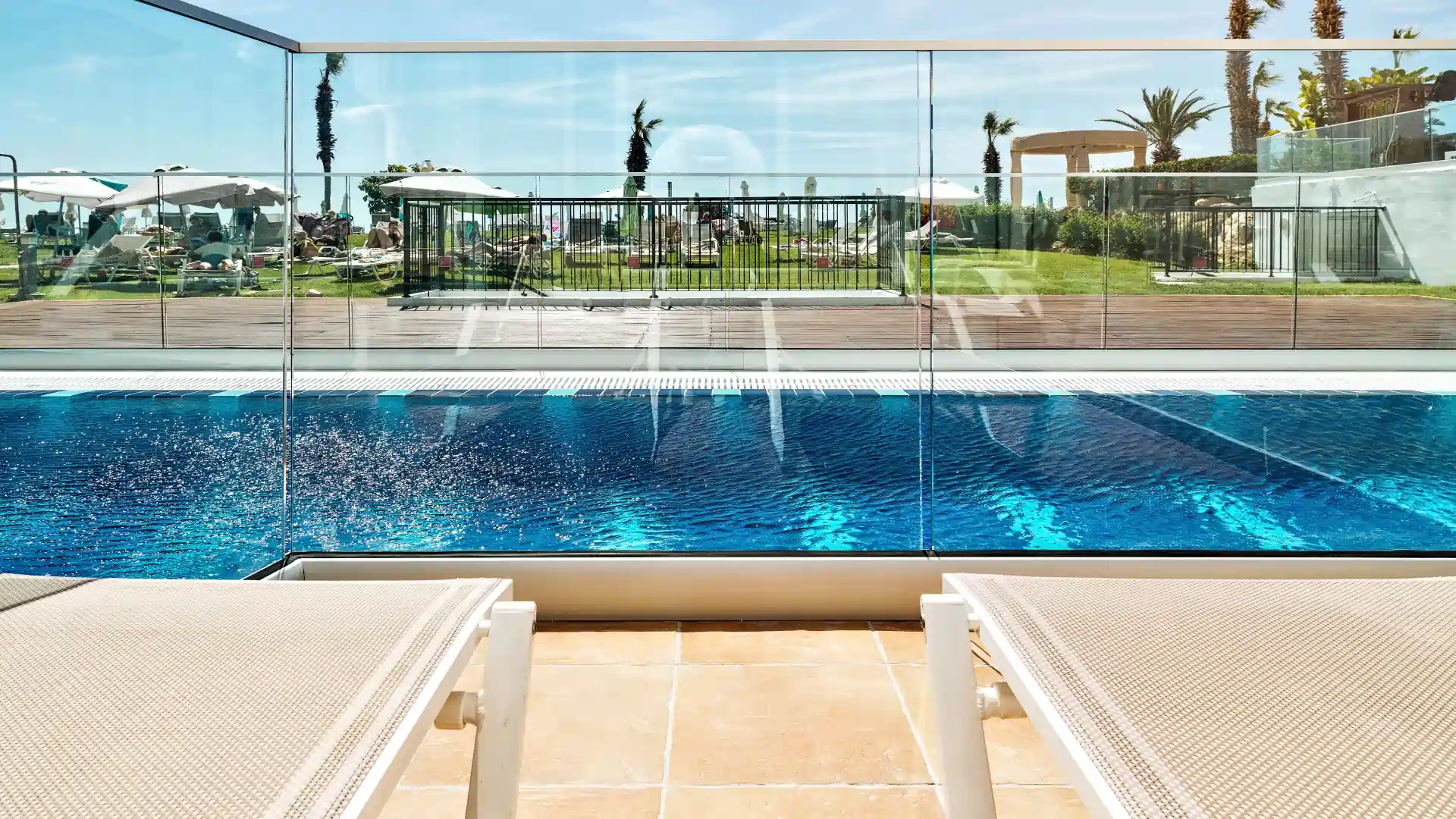 Leonardo Hotels & Resorts Mediterranean - swimUpFamilyRoomSeaView_03