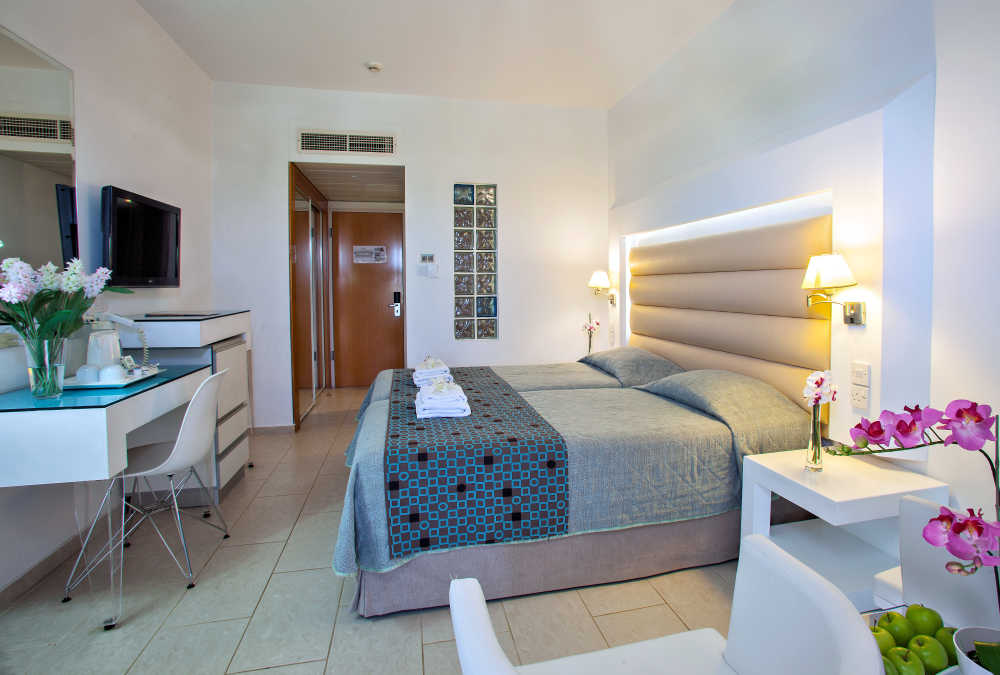 Leonardo Hotels & Resorts Mediterranean - twinDoubleSideSeaView_01