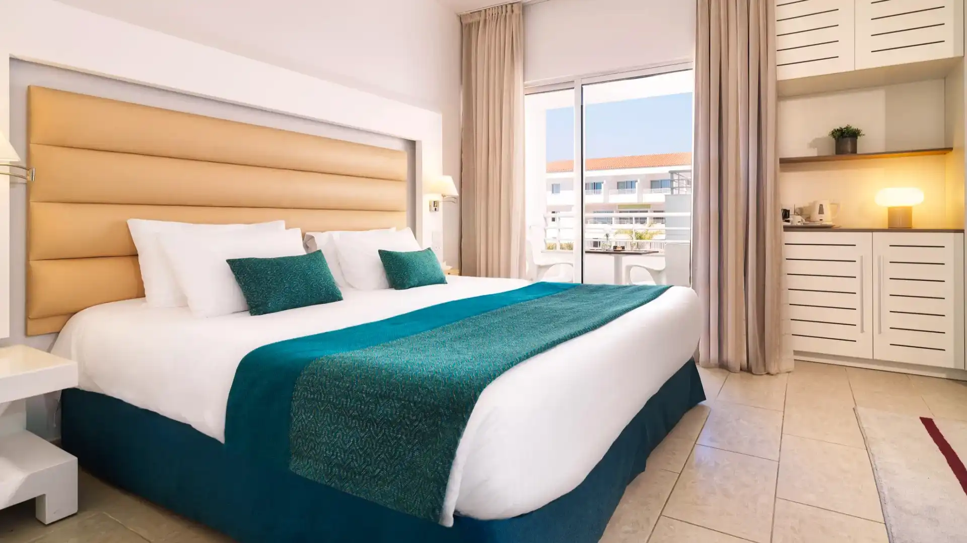 Leonardo Hotels & Resorts Mediterranean - twoBedroomFamilyRoom_04