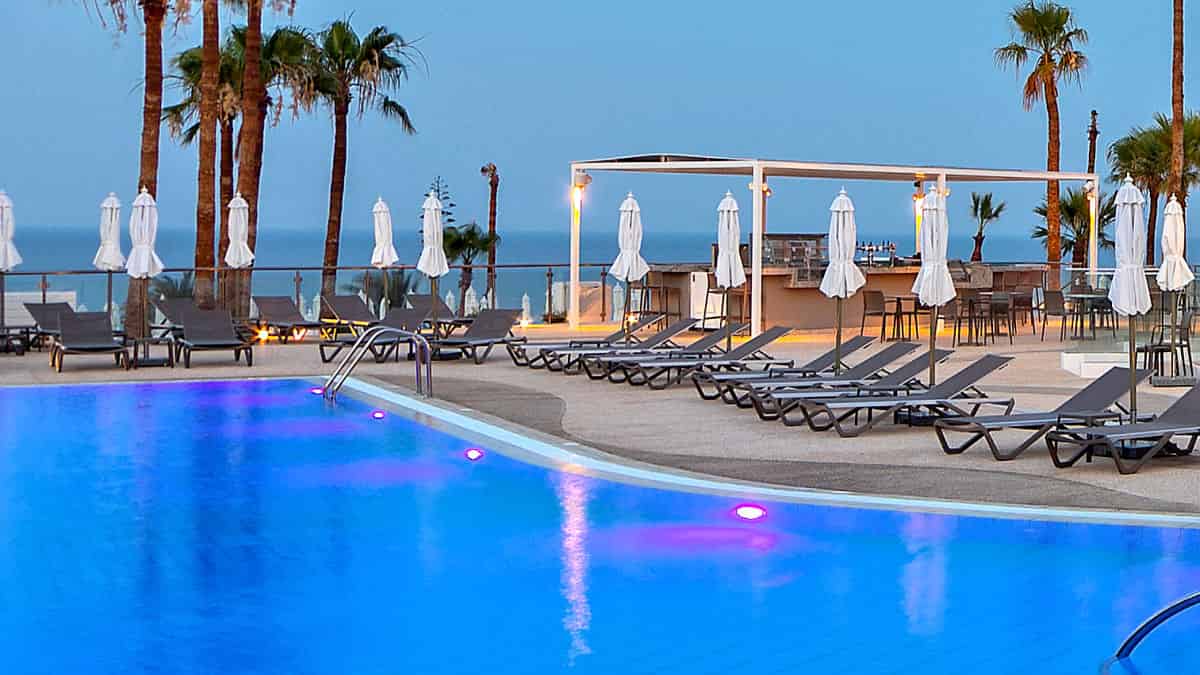 Leonardo Hotels & Resorts Mediterranean - thetisPoolBar_01.jpg