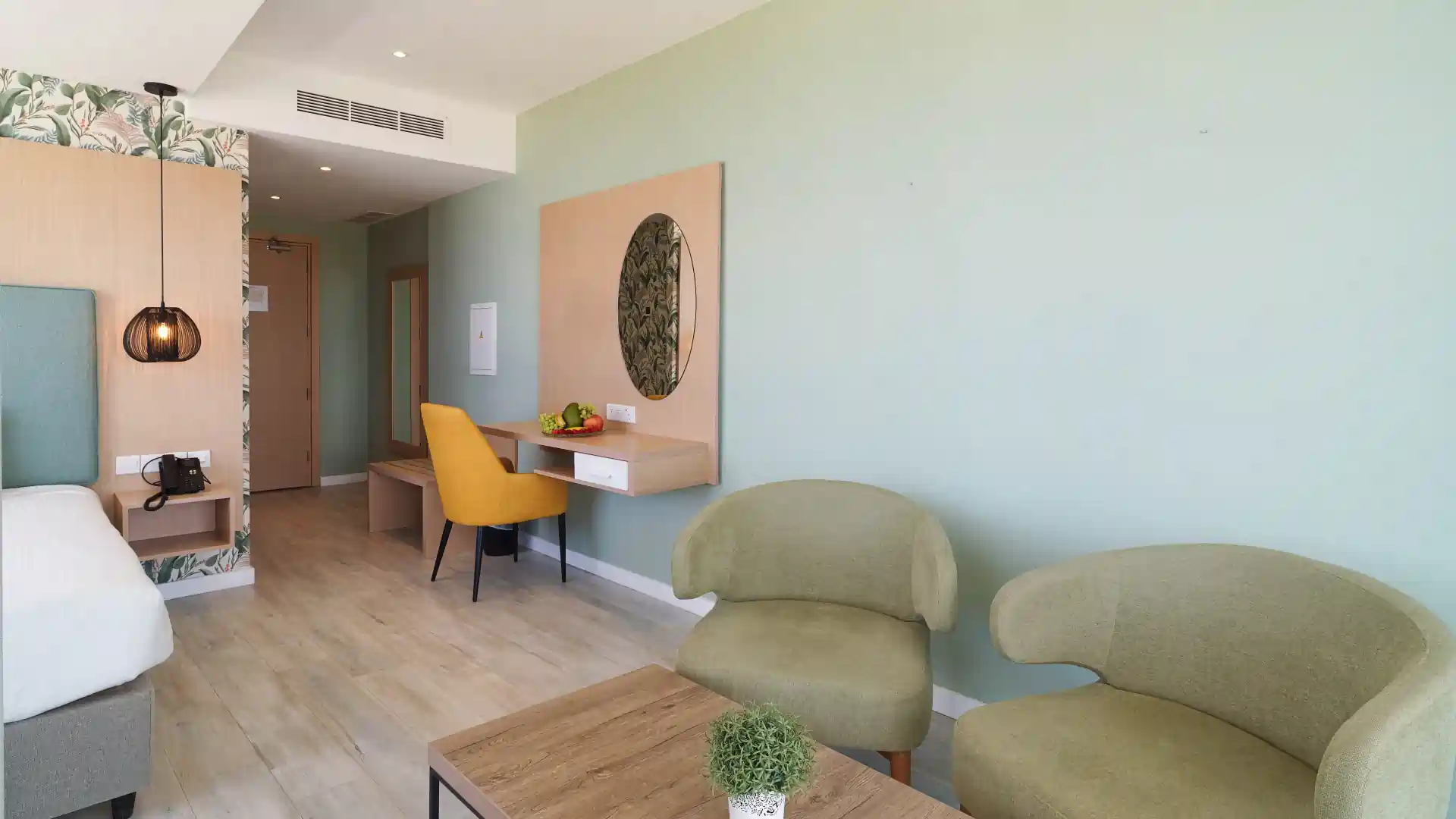 Leonardo Hotels & Resorts Mediterranean - executiveSuiteFrontSeaViewWithOutdoorHotTub_23