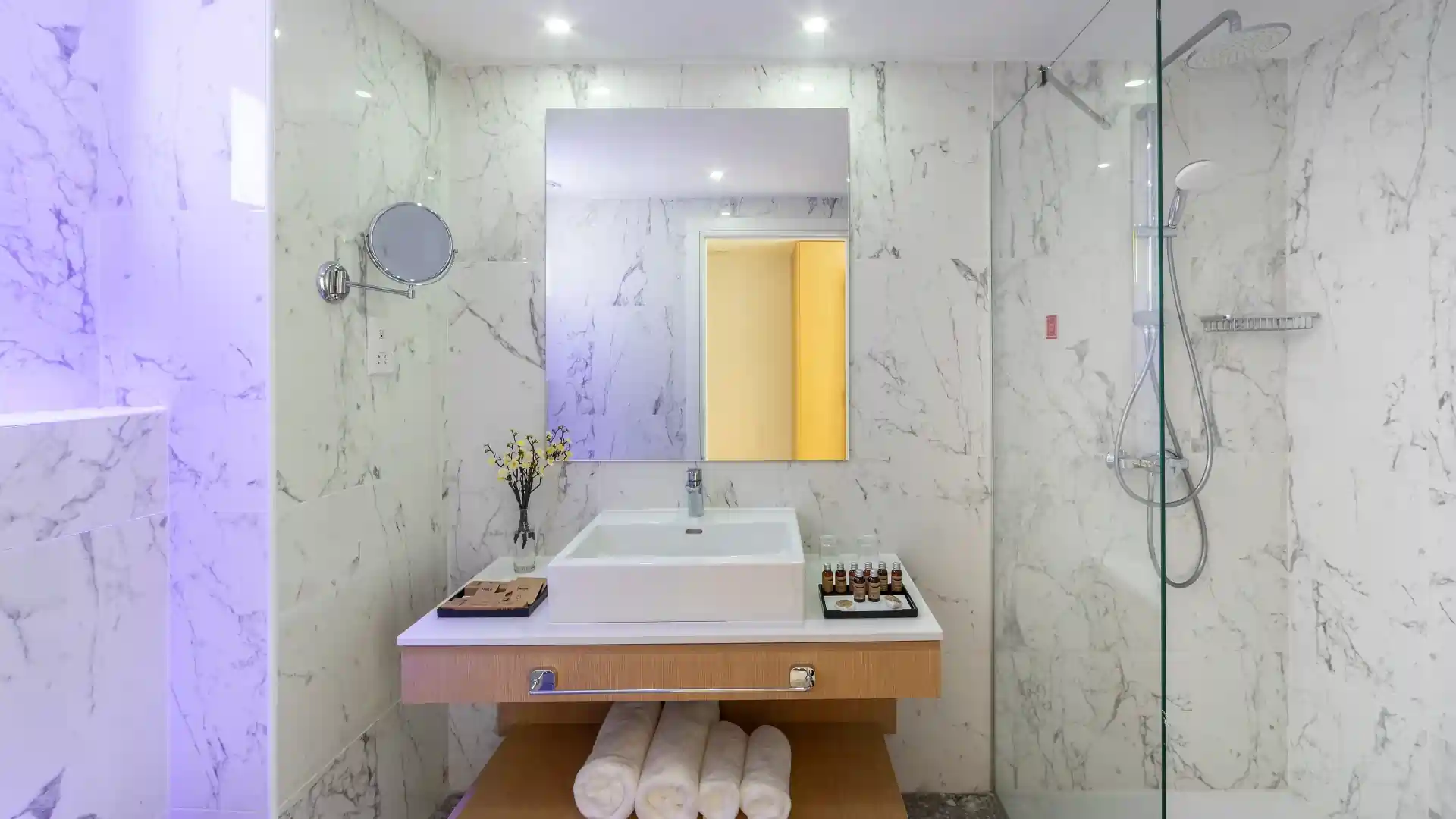 Leonardo Hotels & Resorts Mediterranean - executiveSuiteFrontSeaViewWithOutdoorHotTub_24