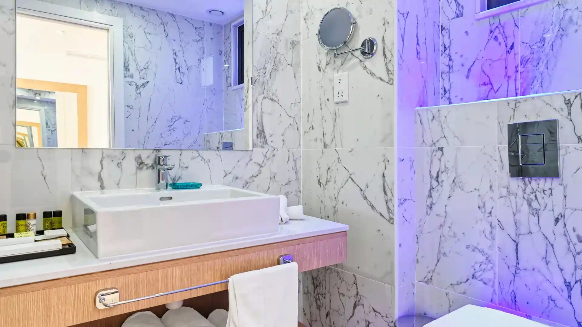 Leonardo Hotels & Resorts Mediterranean - executiveSuiteFrontSeaViewWithOutdoorHotTub_25