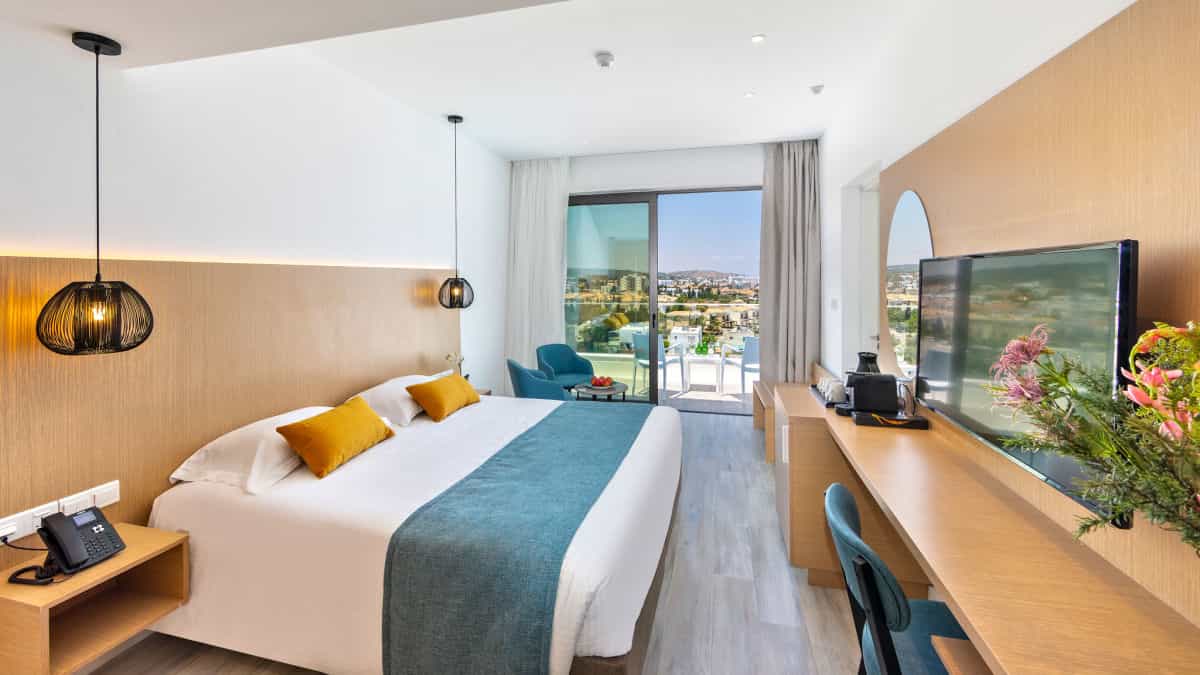 Leonardo Hotels & Resorts Mediterranean - twinDoubleSideSeaView_01.jpg