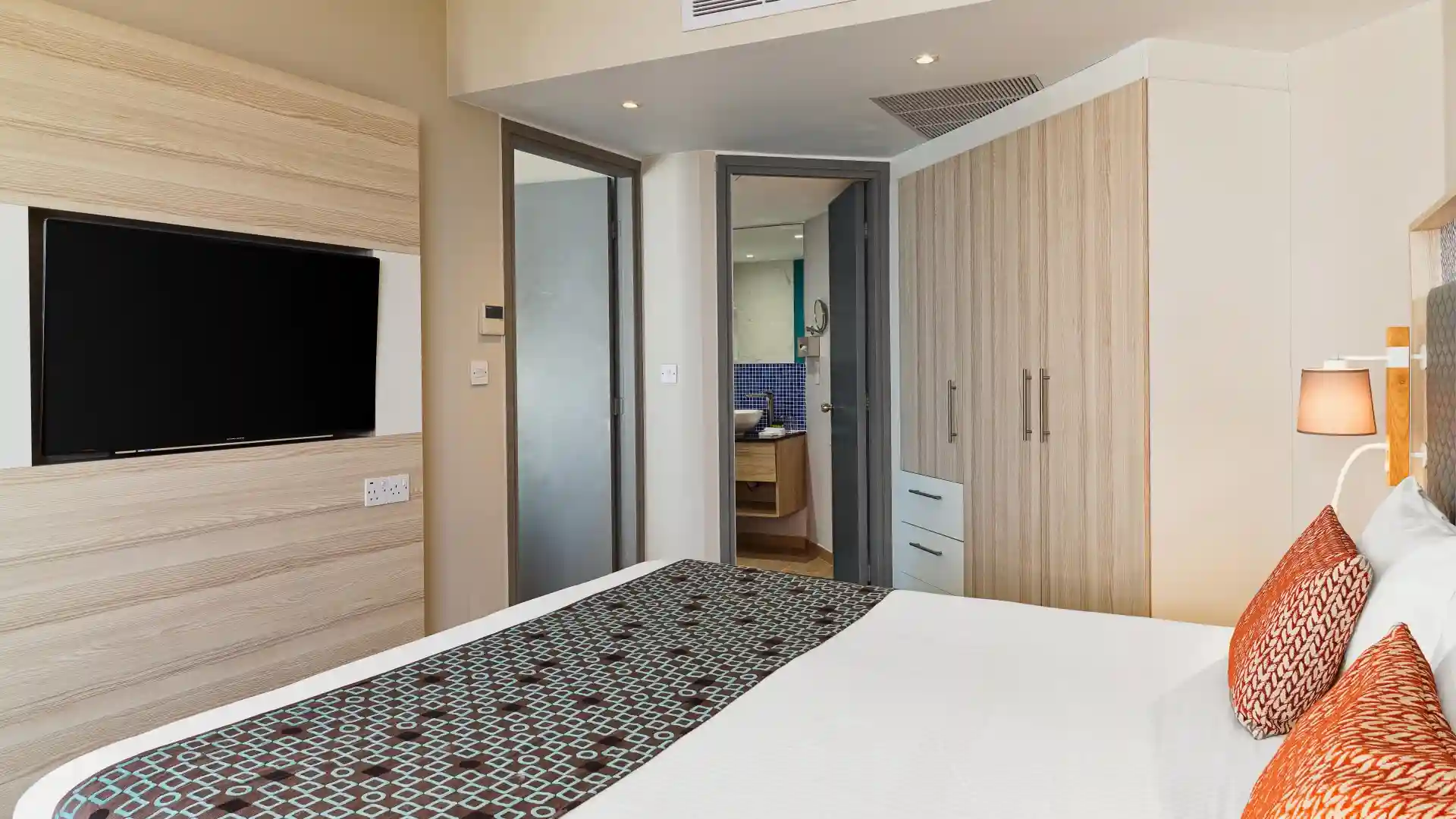 Leonardo Hotels & Resorts Mediterranean - executiveSuiteSeaView_08