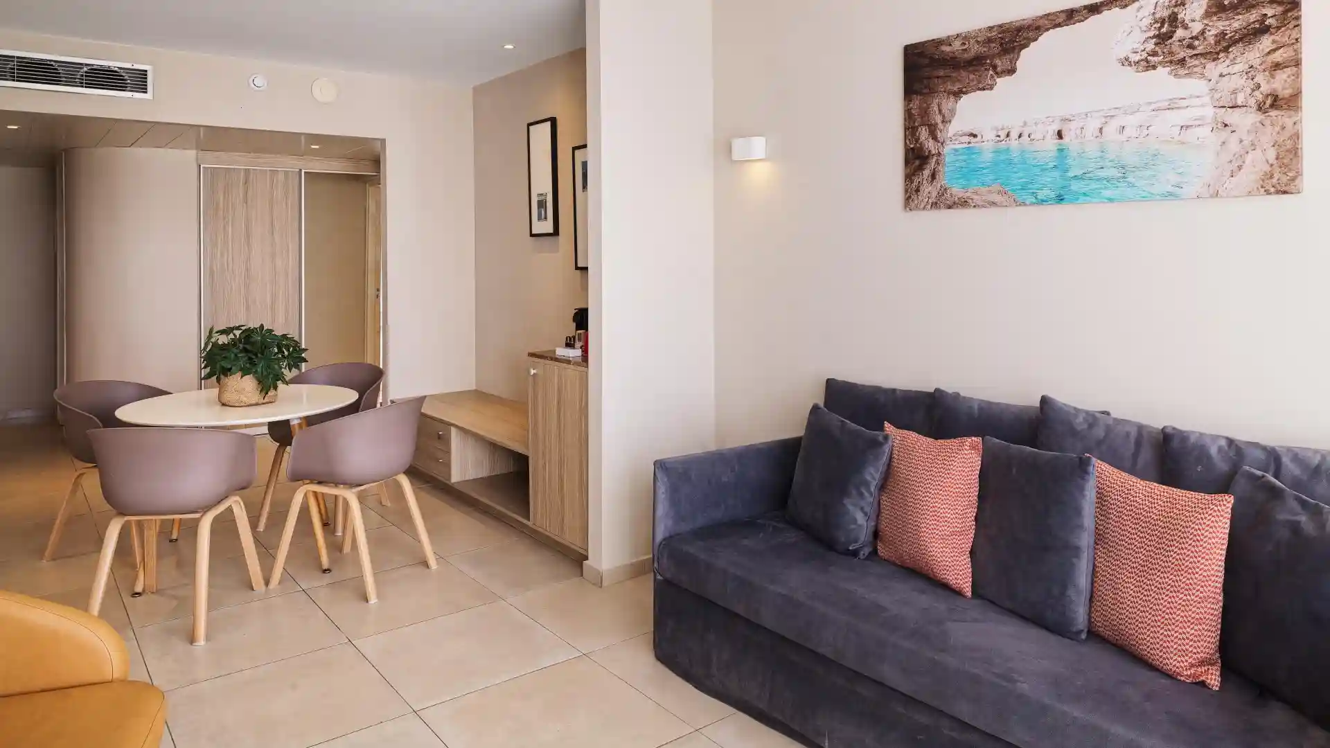 Leonardo Hotels & Resorts Mediterranean - executiveSwimUpSuite_04