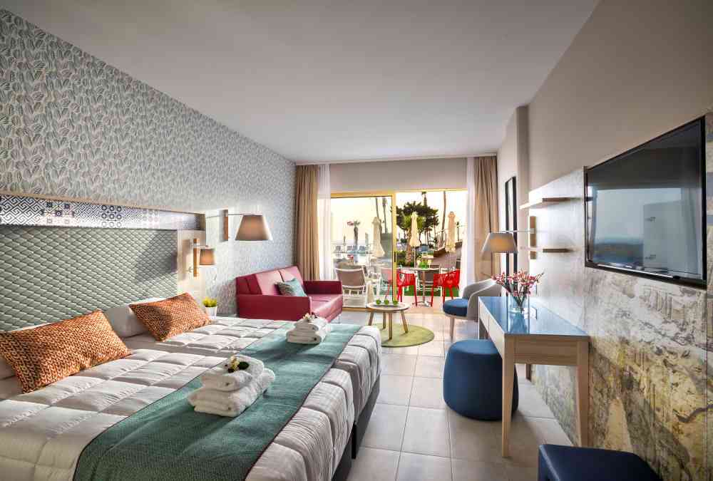 Leonardo Hotels & Resorts Mediterranean - familyPoolView_02