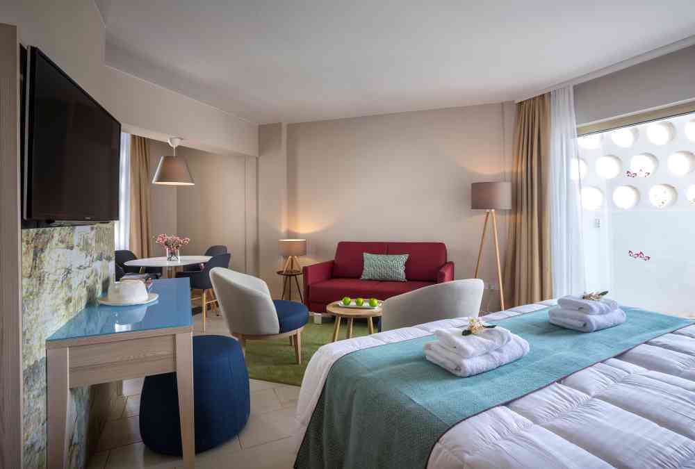 Leonardo Hotels & Resorts Mediterranean - juniorSuiteInlandView_02.jpg