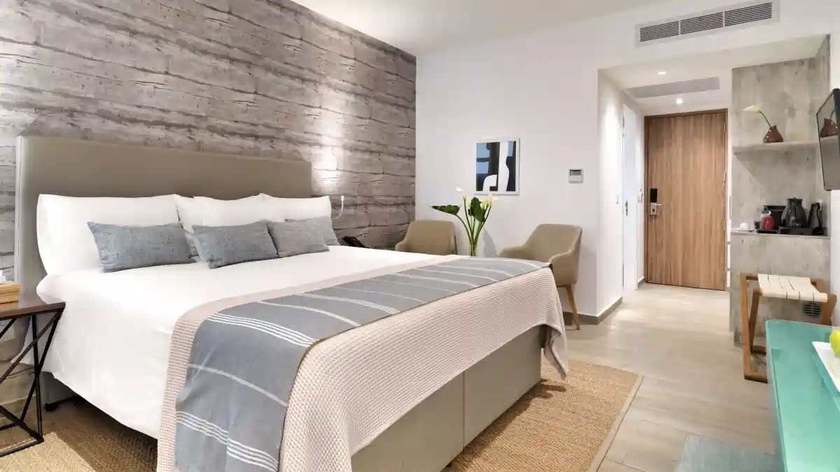 Leonardo Hotels & Resorts Mediterranean - deluxeRoomWithPanoramicInlandView_04