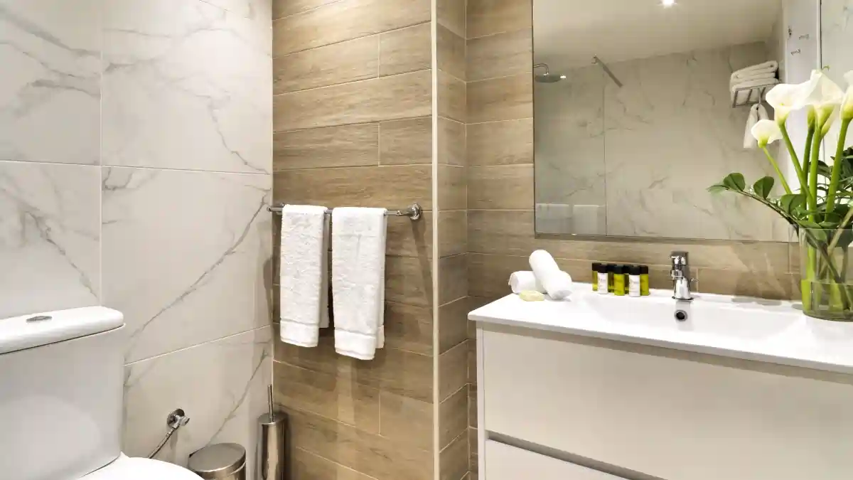 Leonardo Hotels & Resorts Mediterranean - deluxeRoomWithPanoramicInlandView_08