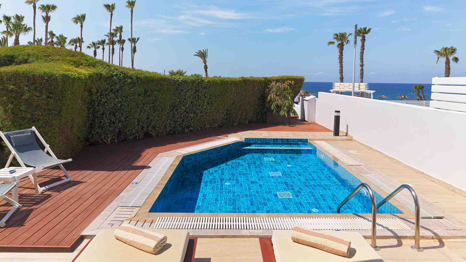 Leonardo Hotels & Resorts Mediterranean - gardenSuiteWithPrivatePool_08