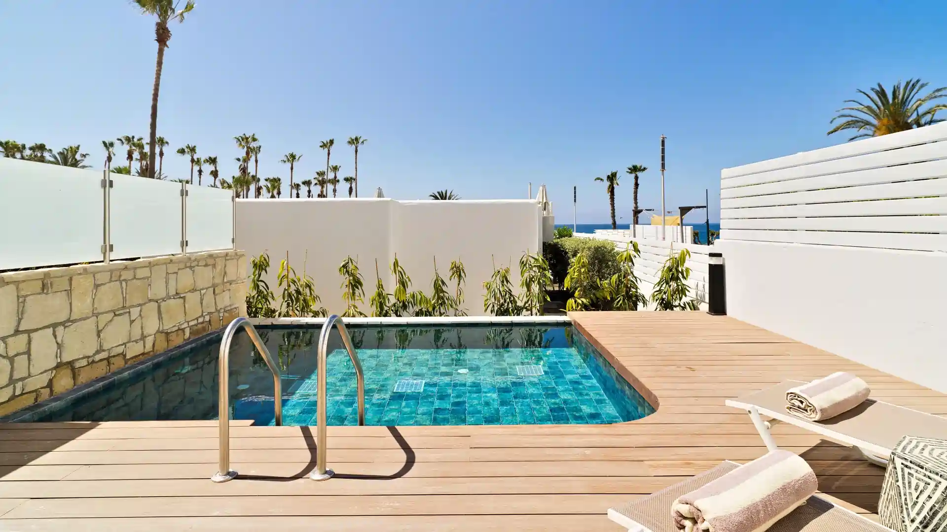 Leonardo Hotels & Resorts Mediterranean - infinityJuniorSuitePrivatePool_02
