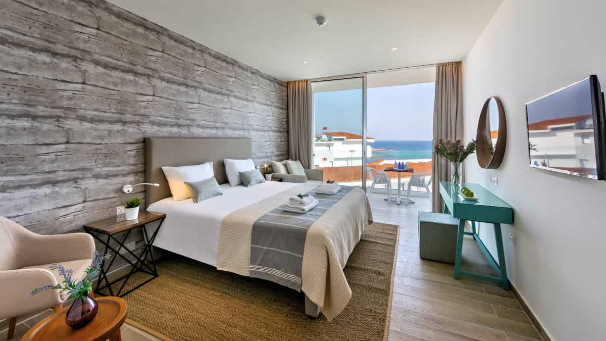 Leonardo Hotels & Resorts Mediterranean - premiumRoomWithPanoramicSideSeaView_01