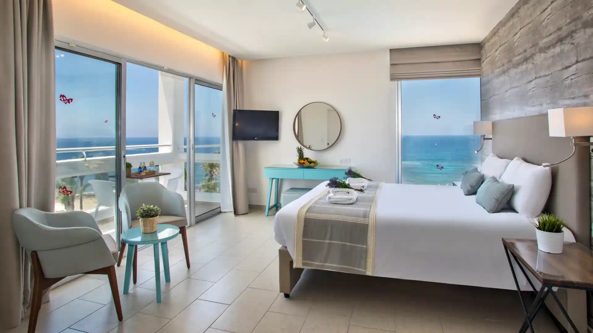 Leonardo Hotels & Resorts Mediterranean - presidentialSuiteWithPanoramicSeaView_02